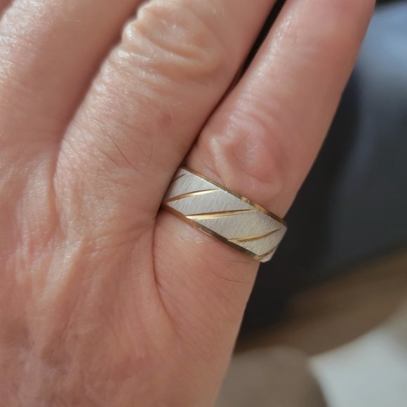 Frosted Wedding Ring Diagonal Slits Goldtone Silver Titanium Steel Sz 6  7 8 New - Picture 1 of 11